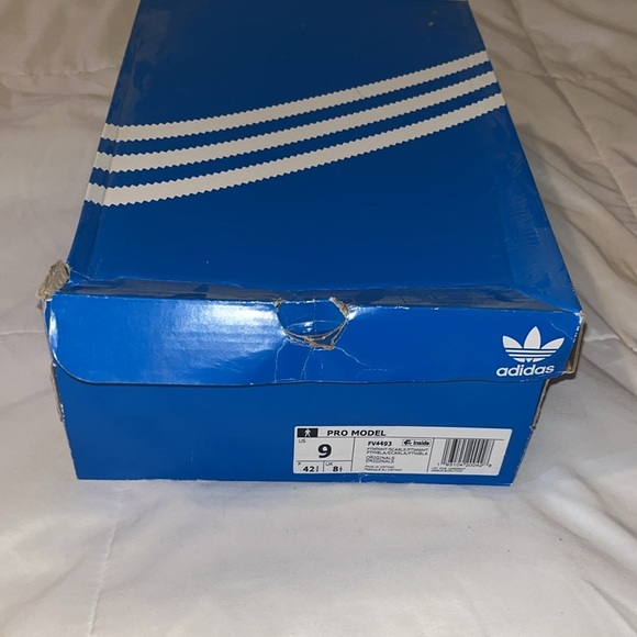 Adidas Pro Model White and Red High-Tops - Picture 7 of 7